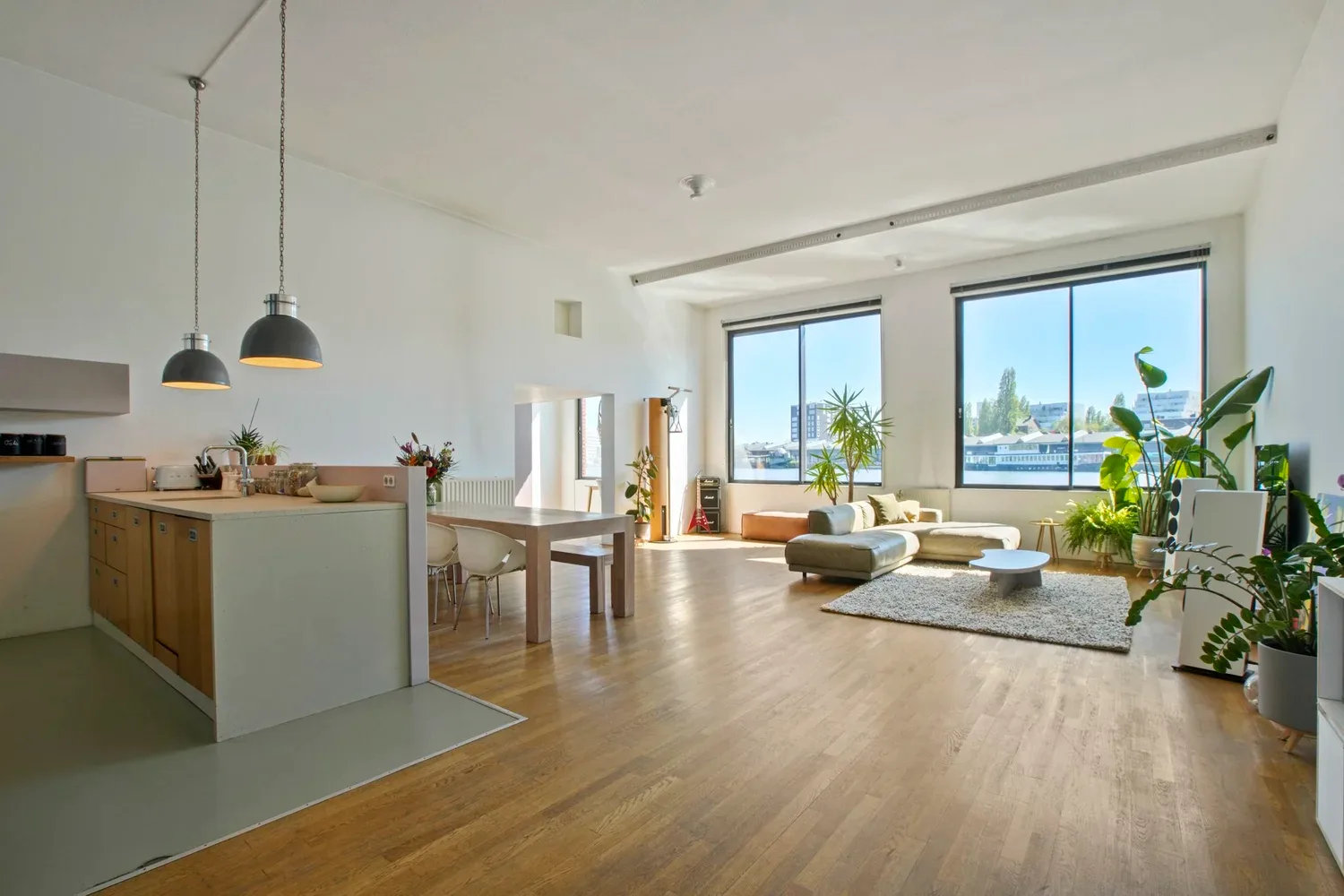 Weids loftappartement met waterzicht in Amsterdam — woning verkopen met Nieuw Amsterdams Huys